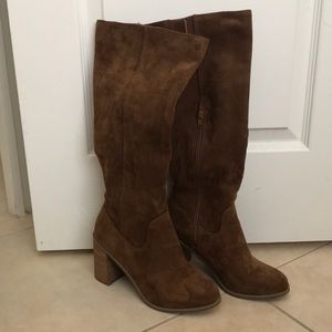 Suede boots with a heel